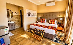 Tembo Guest Lodge